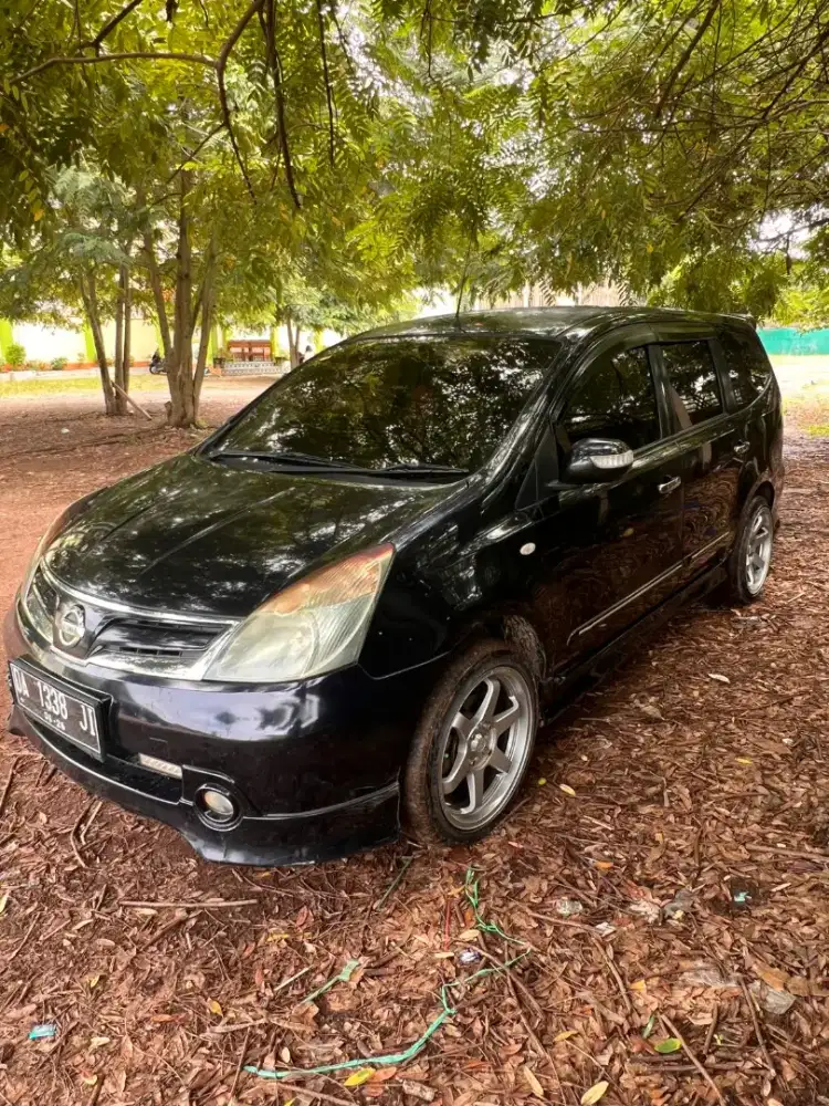 Nissan grand Livina matic