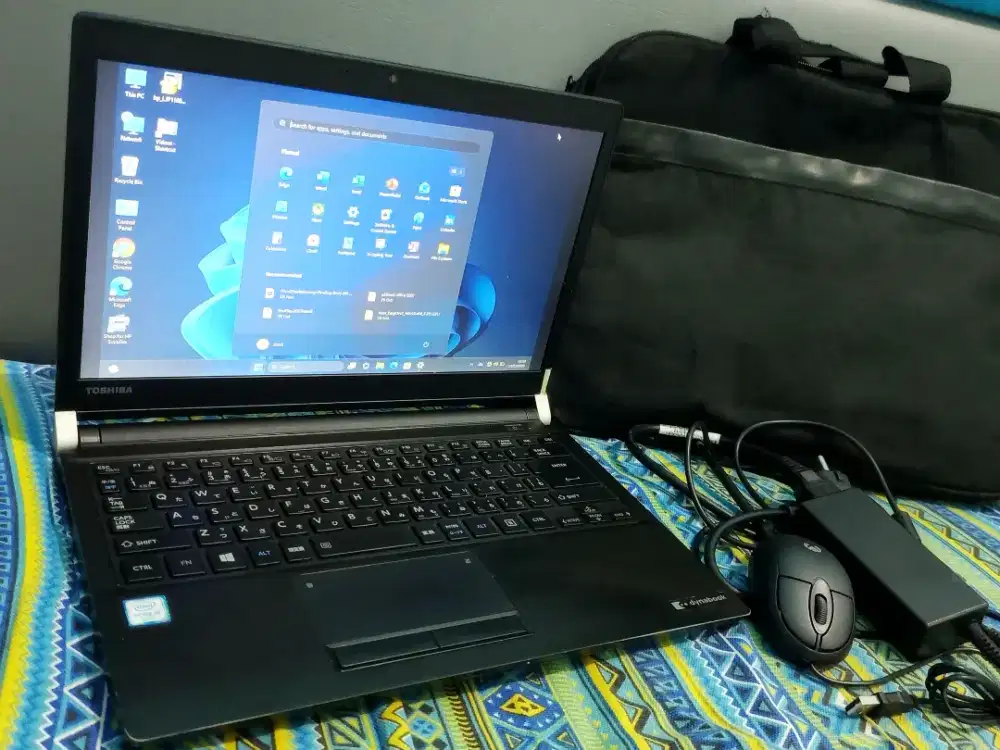 Laptop Tosiba  Dynabook R73. Core i5 Ram 8 gb/SSD 256 gb. Windows 11