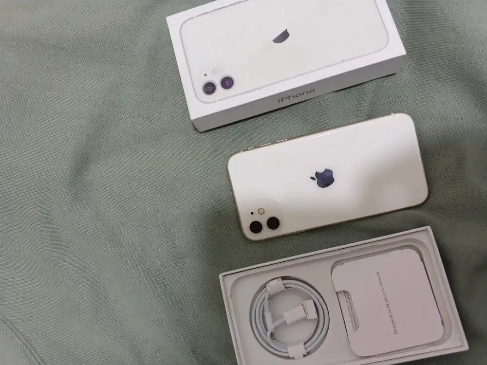 Iphone 11 128gb se enak baru itu