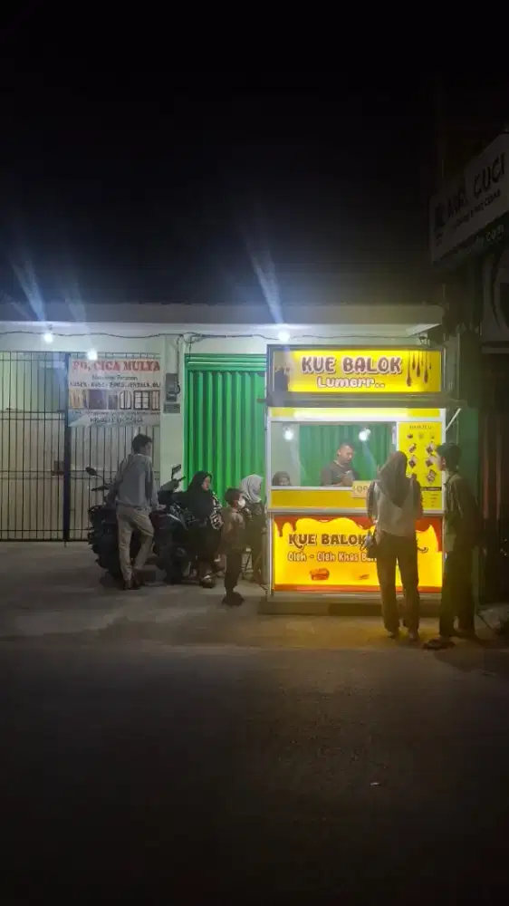 PENJAGA OUTLET KUE BALOK