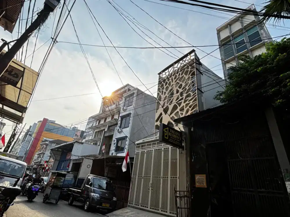 Ruko 3 1/2 Lantai Di Kebon Kacang, 50 m Dari Pusat Perbelanjaan Tanah Abang