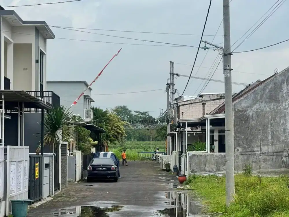 Jual Rumah Minimalis 2KT, Lingkungan Perumahan Asri, Akses Cepat ke Bandara Saleh.