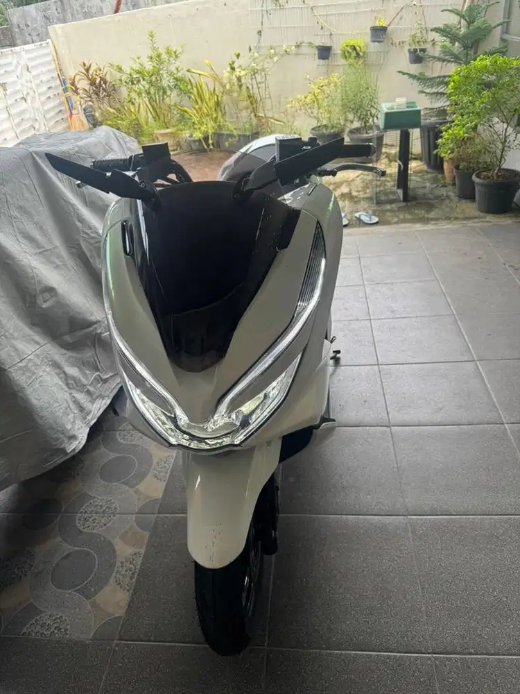 Motor pcx 2020 warna putih