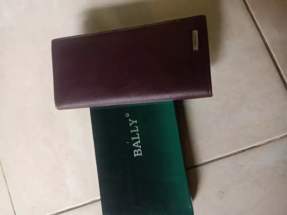 Dompet panjang bally dan boss