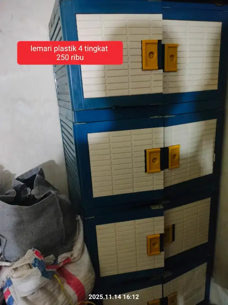 Lemari plastik 4 tingkat