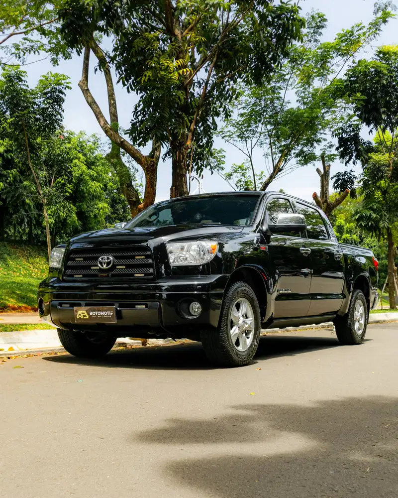 Toyota Tundra Crew Max Limited 5.7 V8 i-FORCE 2010