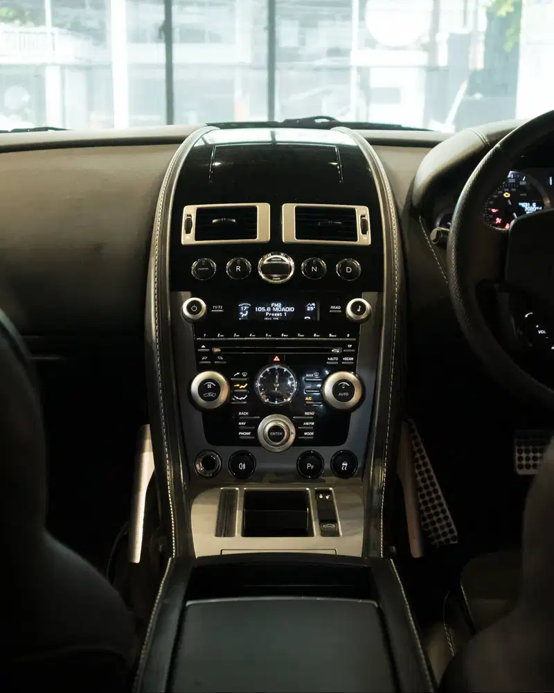 Aston Martin V8 Vantage Coupe 2010