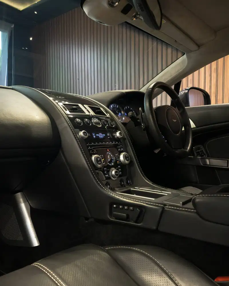 Aston Martin V8 Vantage Coupe 2010