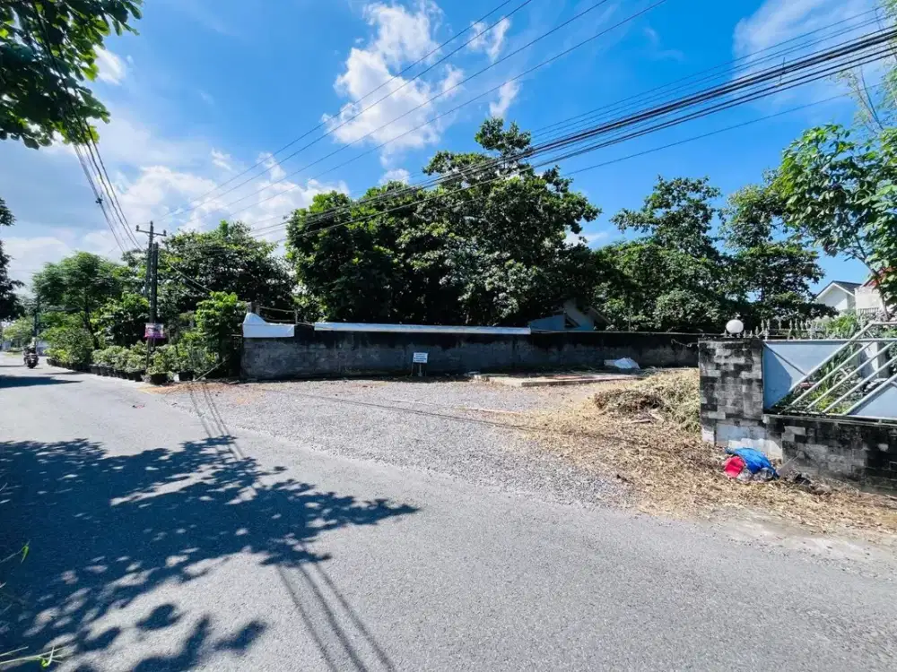 Tanah Rata Tepi Jl. Aspal Daerah Condong Catur Utara Kampus UGM