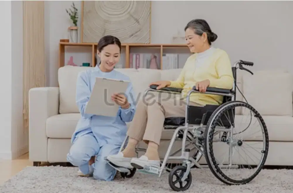 Penjaga Lansia Wanita dapat mengobrol dg bahasa Inggris dan Mandarin