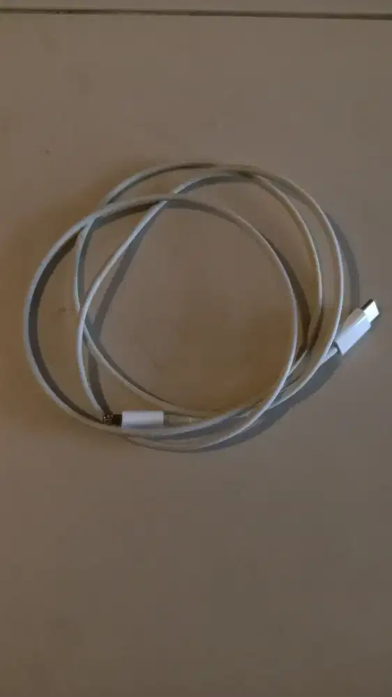 kabel charger iPhone original murah meriah cod Menteng Jakarta pusat