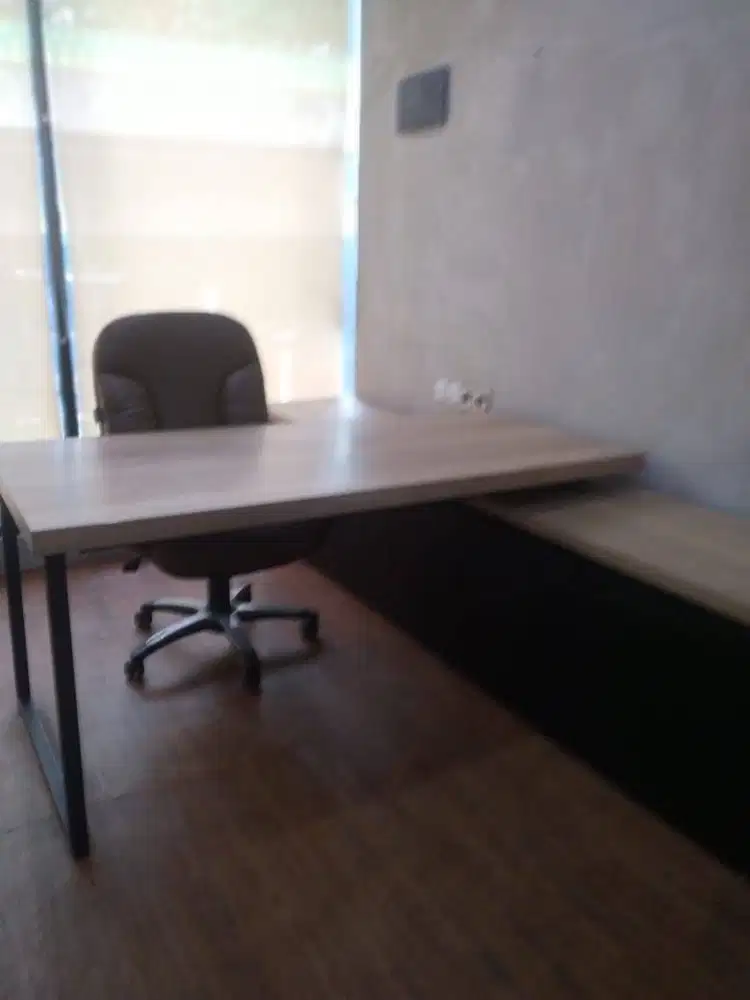 Meja dan Kursi Direksi