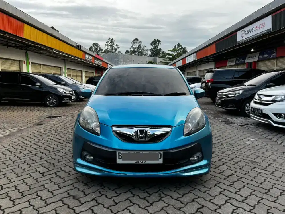 DP 5JT ANGSURAN CUMA 2,6 BRIO S AT 2013 WARNA BIRU  !!