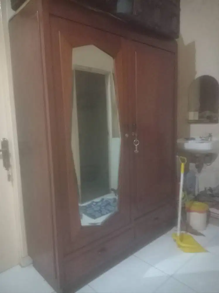 Lemari jati tua 2 pintu