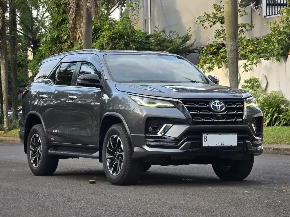 Toyota Fortuner 2.4 GR Sport AT 2022 KM Rendah Free Garansi Mesin