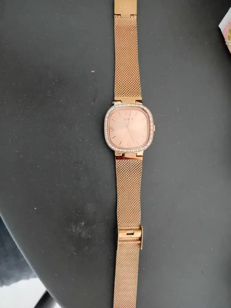 Jam Tangan Wanita Guess