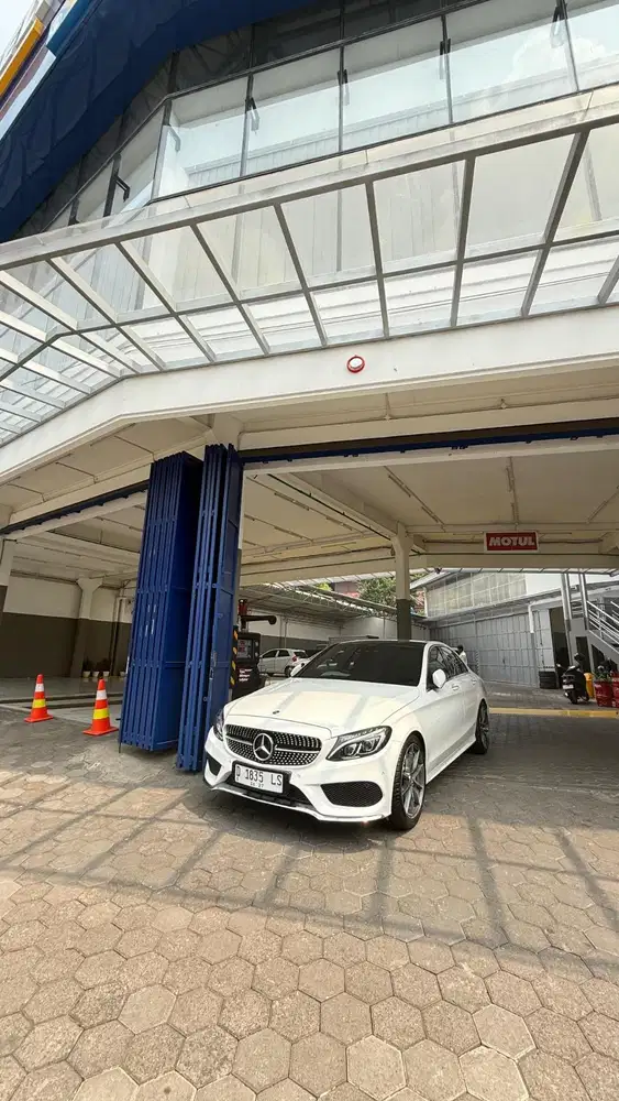 Mercedes-Benz C300 2018 Bensin