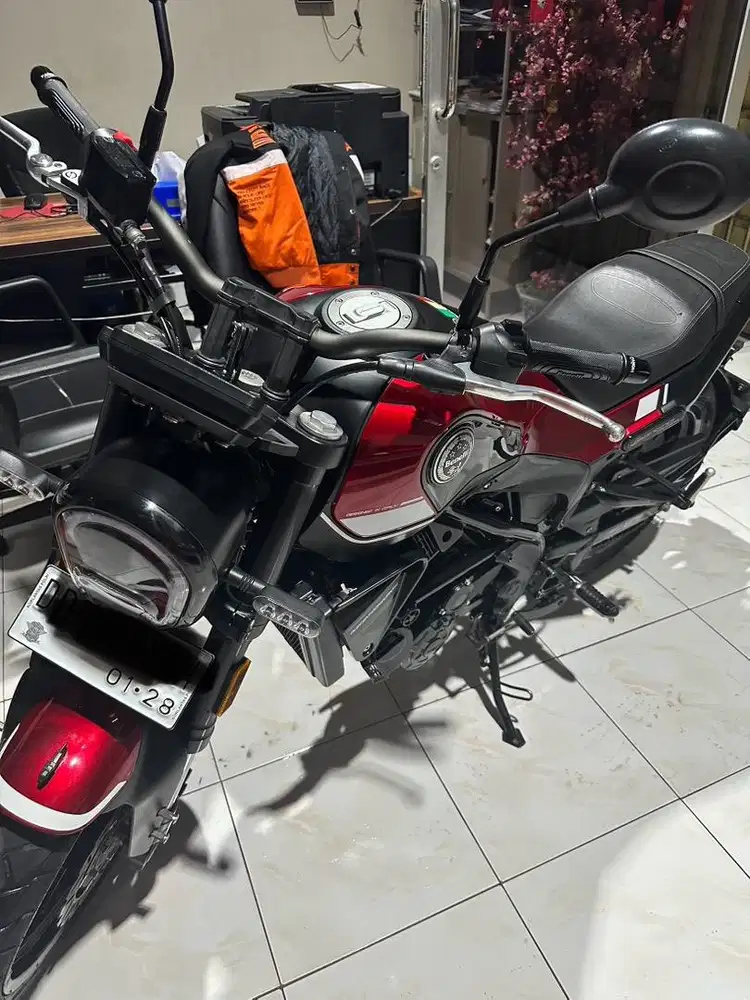 Benelli Leoncino Red 250CC