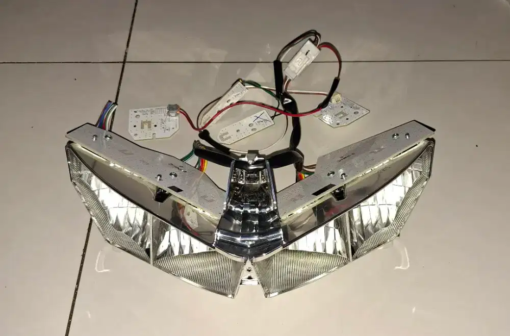 Reflektor + Lampu Vario 125 New