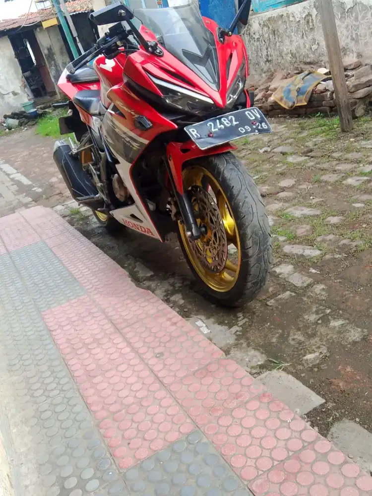 CBR 150R tahun 2016 lengkap