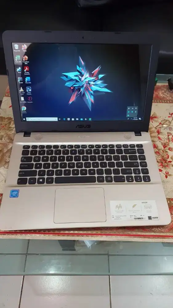 Lap top Azuz type x441m