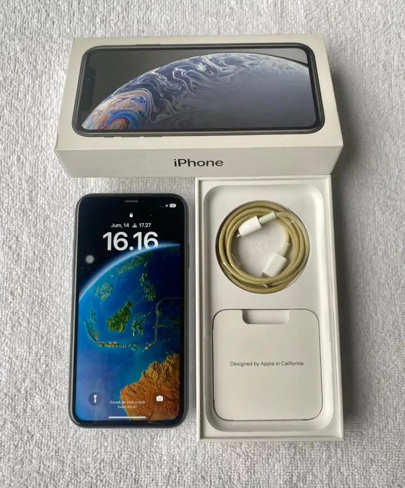 Iphone XR 64gb hitam resmi ibox erafone full set
