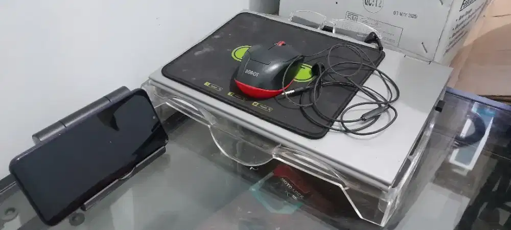 Pengepul limbah elektronik