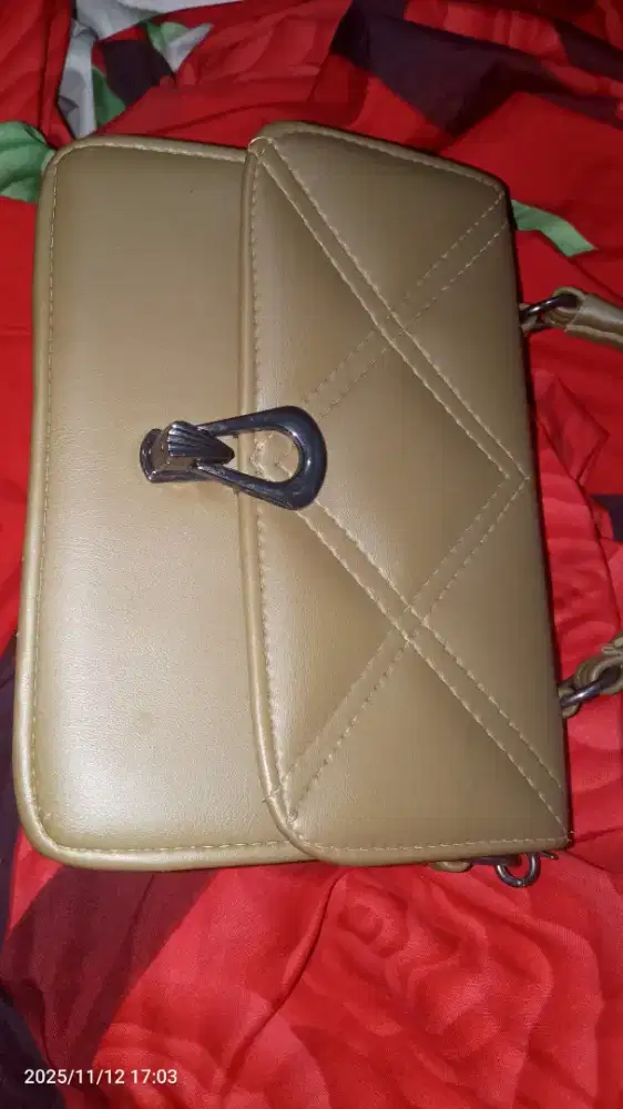 Tas selempang wanita