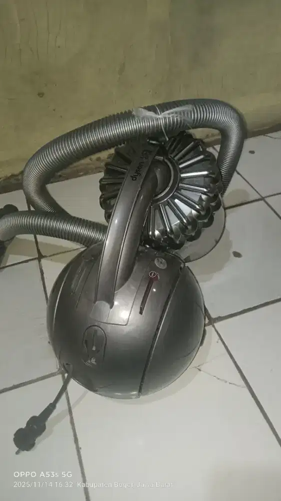 Vakum Cleaner Merk DYSON