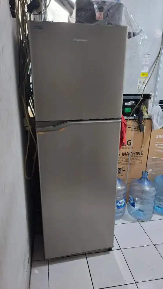 KULKAS 2 PINTU INVERTER BEKAS