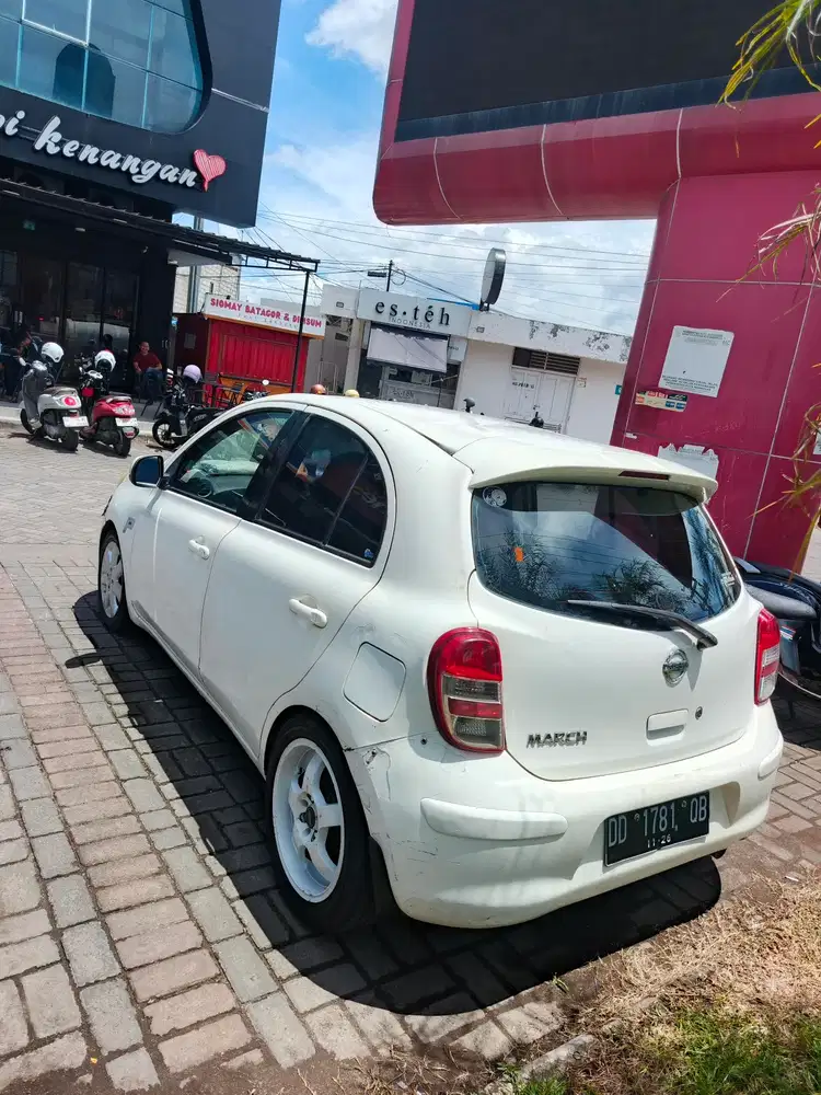 Nissan March 2011 Bensin