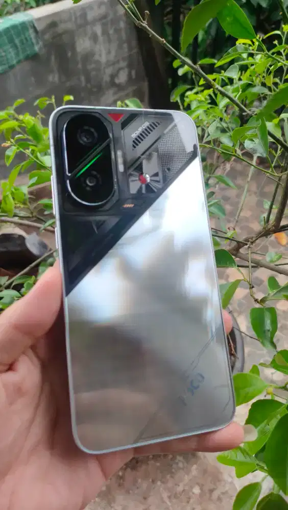 Dijual Murah bsa TT Xiaomi POCO F7 12/512GB SD8S GEN 4 Likenew Garansi