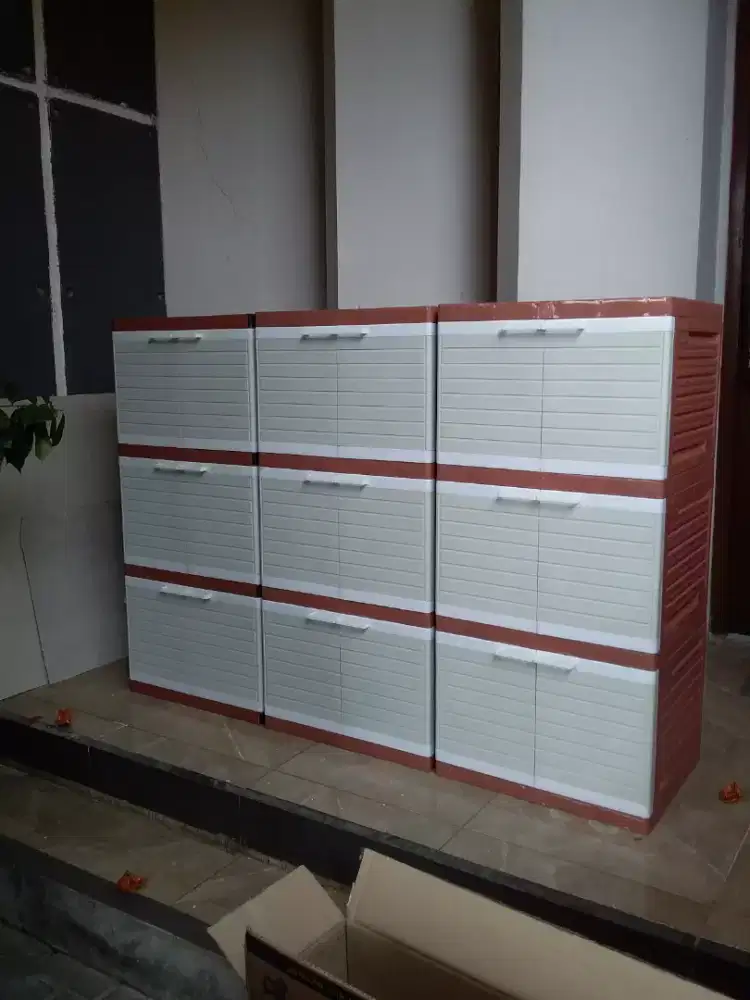 Lemari plastik top