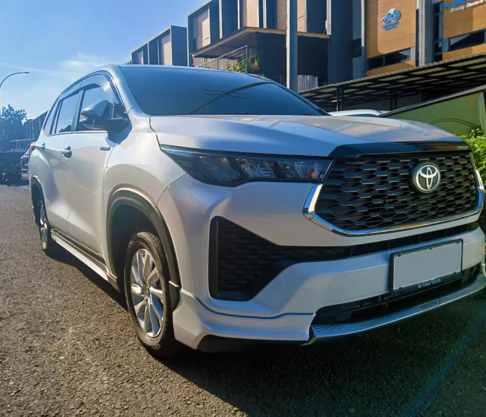 Over kredit Innova Zenix Hybrid 2025