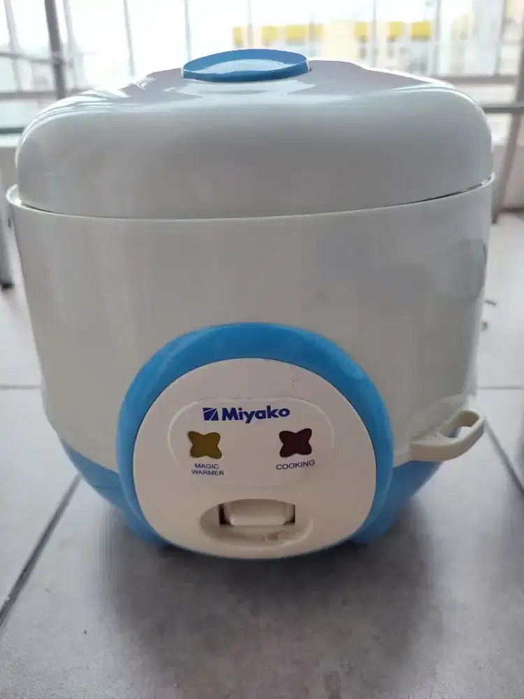 Rice Cooker Miyako 0.6 Liter