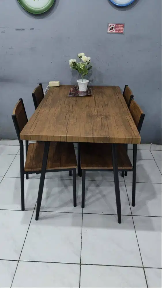 Meja Bangku untuk Coffee Shop (6 Set)