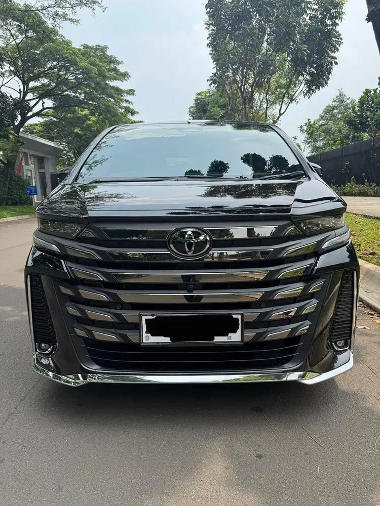 toyota vellfire 2024/2025 vip lounge km9000 like new condition!!!