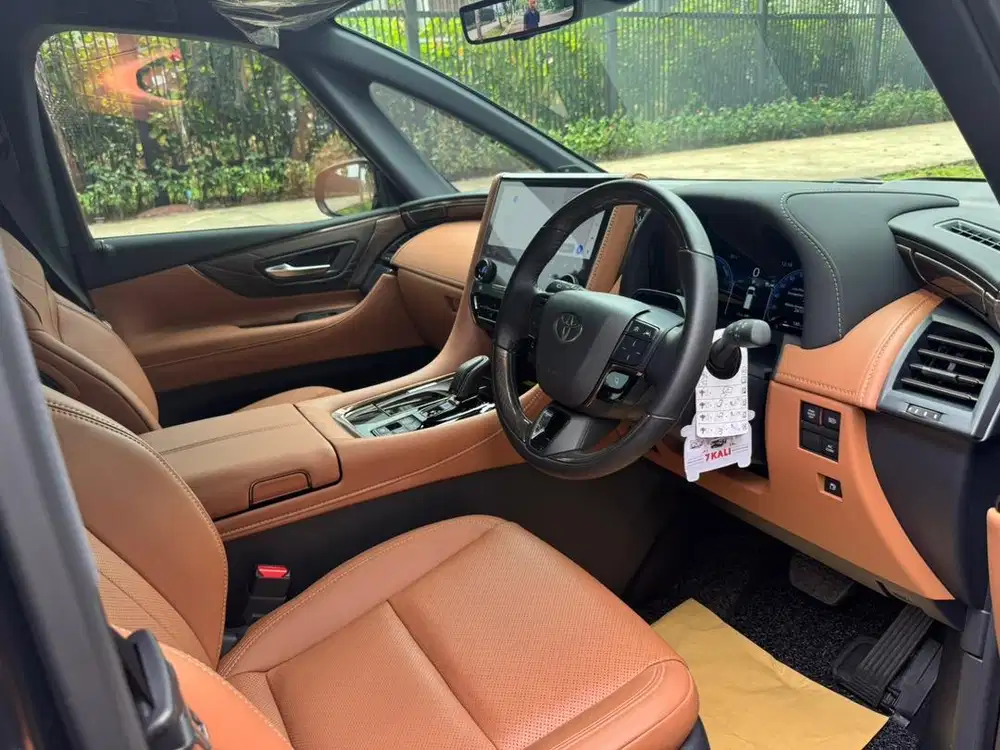 toyota vellfire 2024/2025 vip lounge km9000 like new condition!!!