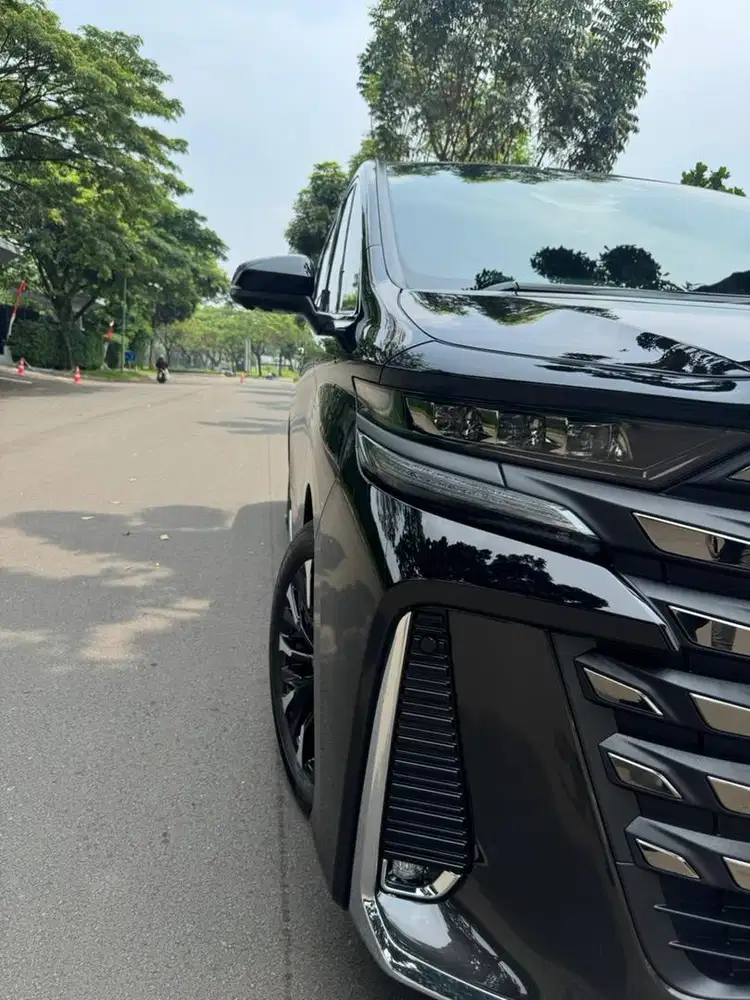 toyota vellfire 2024/2025 vip lounge km9000 like new!!!