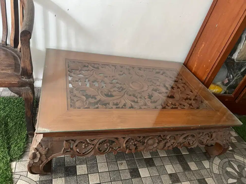 Meja cantik full ukiran