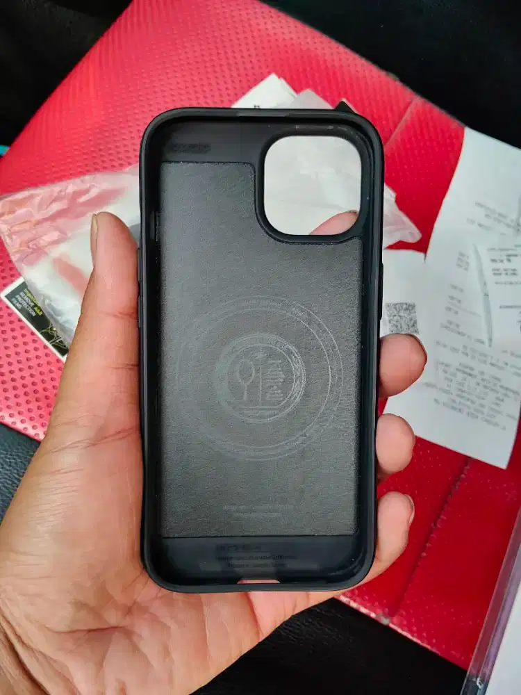 Case Spigen ori iphone 15 seperti baru