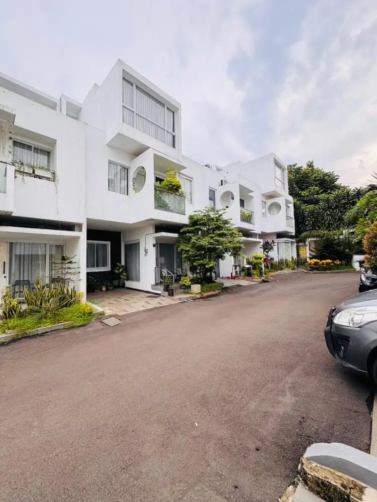 Dijual Rumah Full Furnished Dekat Jalan Raya dan Stasiun Sudimara