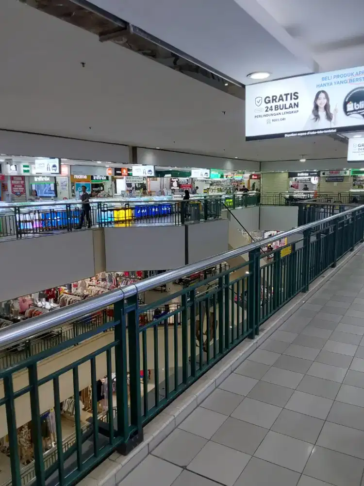 Lowongan penjaga toko HP (wanita)umur max 26 th jam 10-8 malam