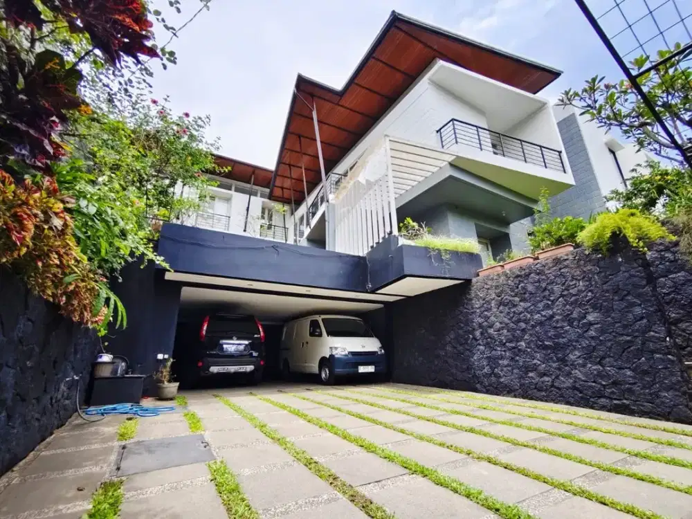 DIJUAL RUMAH Luxury  Di Lokasi Elite Komplek SETRA DUTA Akses Mudah ke TOL PASTEUR dan SARIJADI Bandung