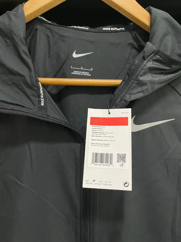 Jaket nike running essential hooded