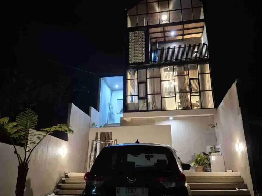 Rumah Villa 3 Lantai dekat Wisata Selecta Tanah Luas Kota Batu