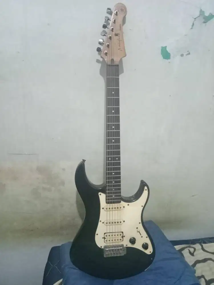 Gitar Listrik & Ampli Gitar Listrik