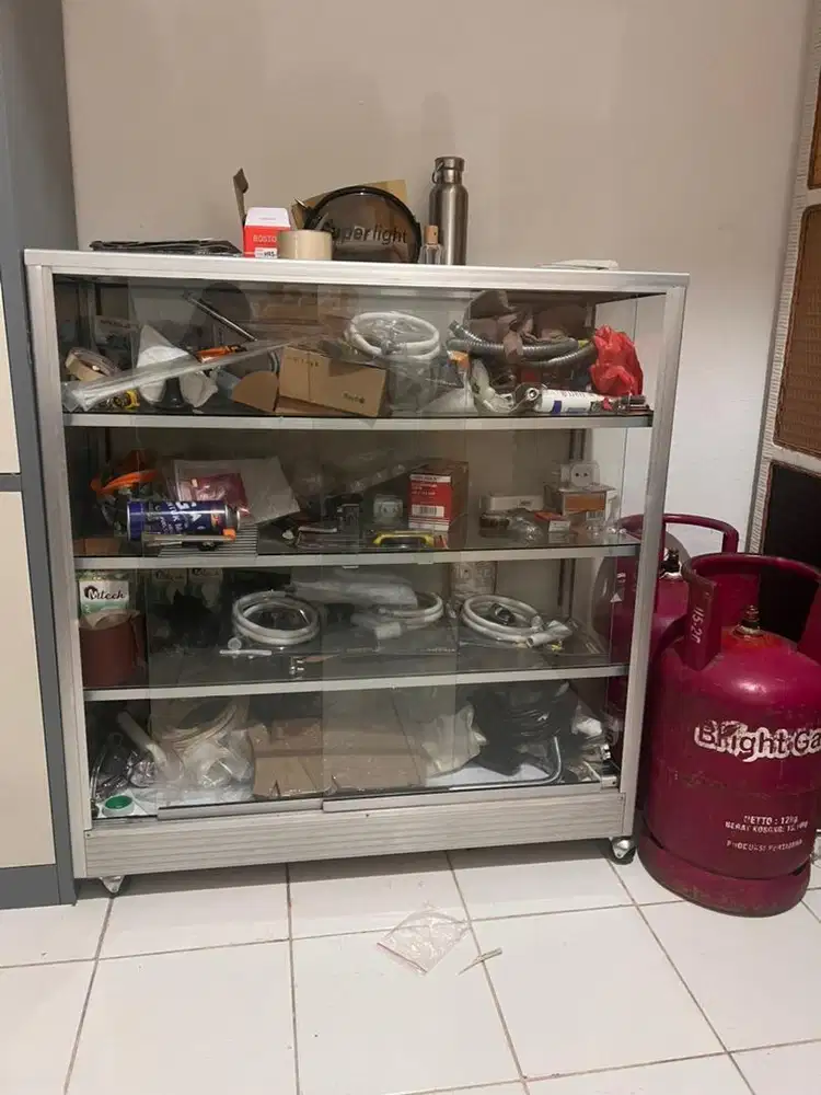 Jual etalase bekas ukuran 1 meter lokasi apartemen kalibata