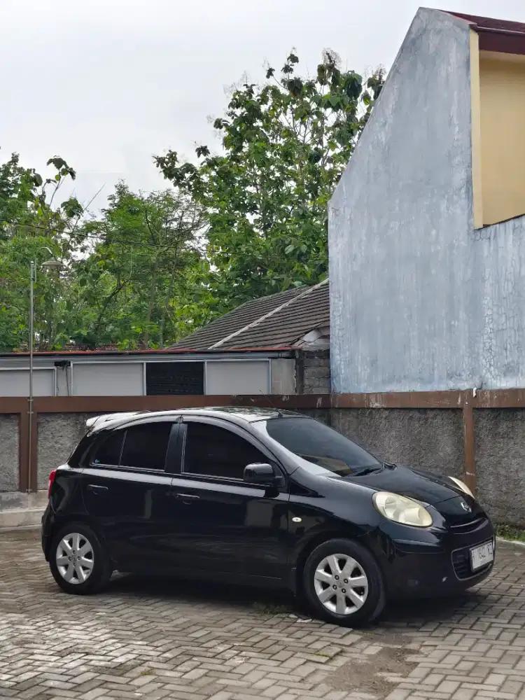 Nissan march 2011 A/T