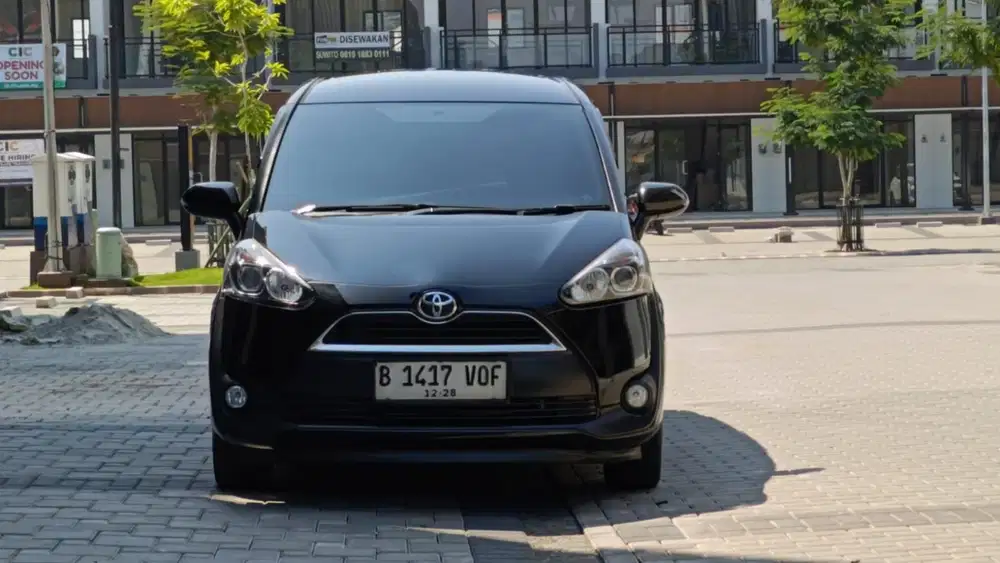 Angsuran 2 JTan Toyota Sienta V 1.5 AT 2018